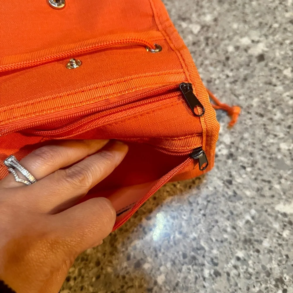Travelocity l Travel Sling l Size:OS - Picture 8 of 8